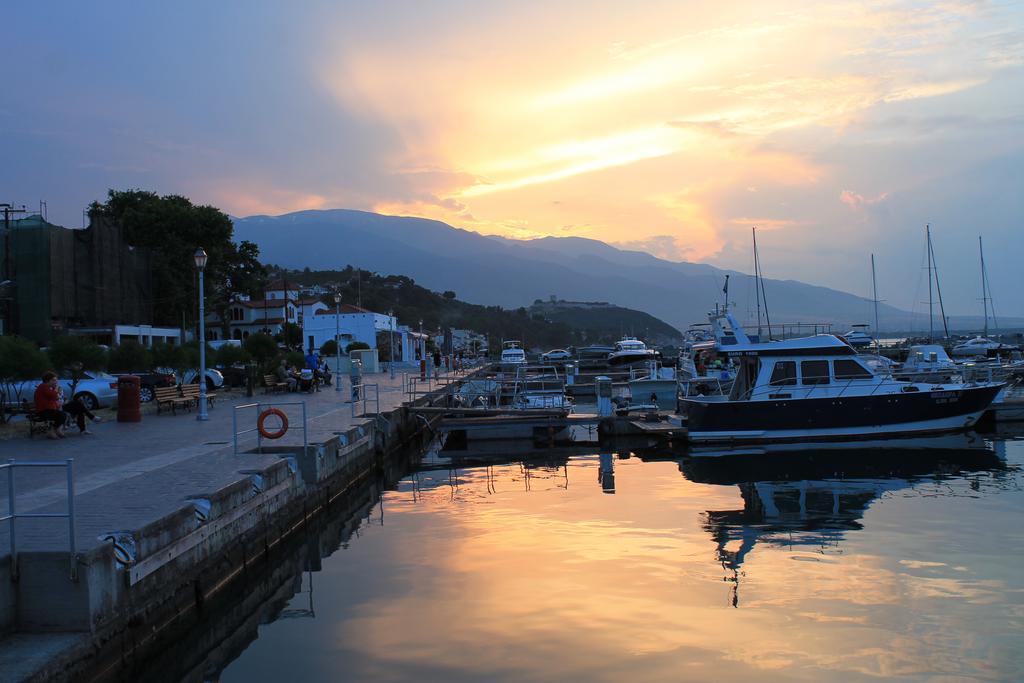 Xaris Hotell Platamonas Exteriör bild